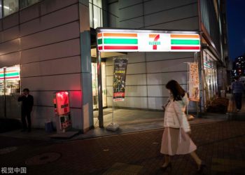 Japanese convenience stores ban porn