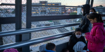 Trump says to sign executive order temporarily suspending immigration to US