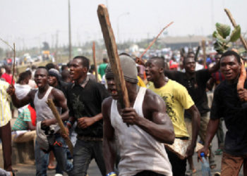 Ghana: Angry residents chase out lockdown escapees