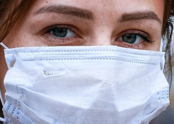 Experts Recommend Moroccans Wear Face Masks to Curb COVID-19 Spread