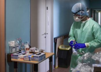 Italy launches antibody tests for virus immunity