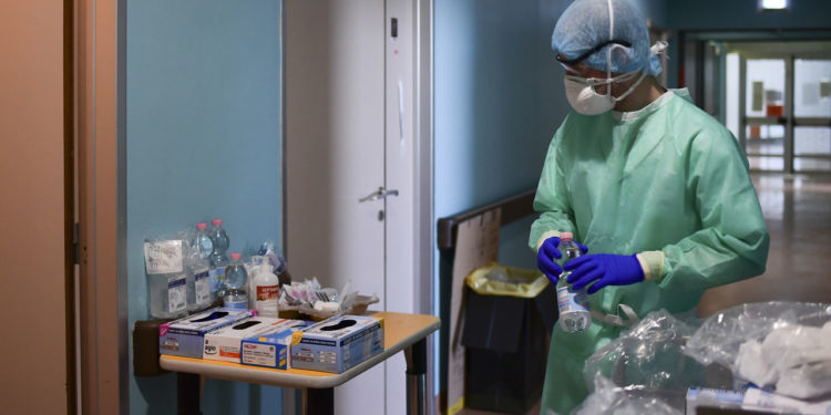 Italy launches antibody tests for virus immunity