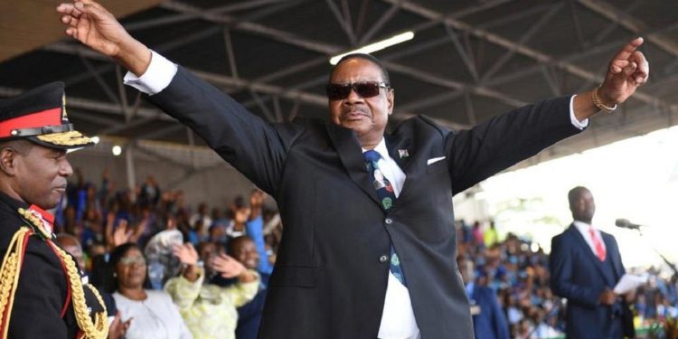 Malawi president, ministers take 10% salary cut to fight coronavirus