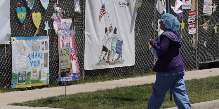 US COVID-19 death toll nears 100,000, New York Times calls it 'incalculable loss'