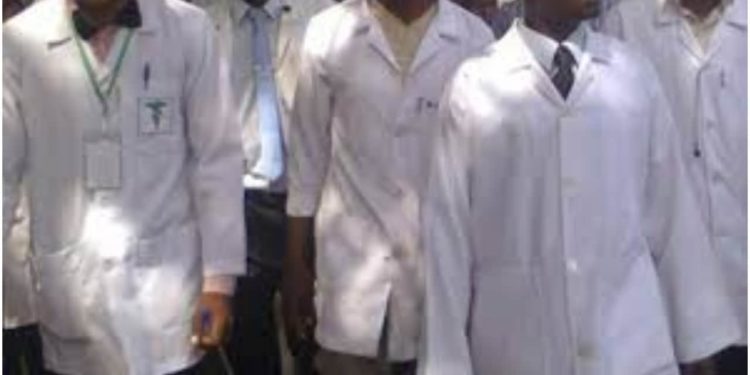 Nigeria: Doctors threaten strike, issue 14-day ultimatum to Buhari govt