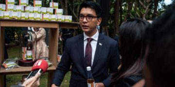 WHO has shut eyes, as a drug to combat COVID-19 has been discovered by a poor African country--Rajoelina