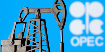 Oil producers agree on extension of cut in output