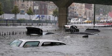 Heavy rainfall causes damages in Turkey's Istanbul, Bursa province