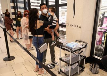 COVID-19 spike hits most western states of US after reopening