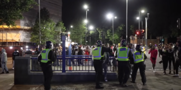 London police threaten RAVE RAIDS after officers attacked at illegal block party in Hackney