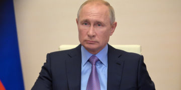 Kremlin pours cold water on anonymous Bloomberg claims about ‘elite’ Covid-19 vaccine, says Putin hasn’t been immunized