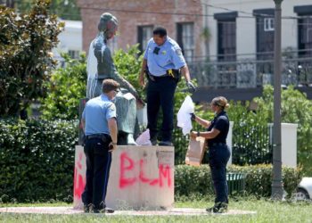 US House votes to remove Confederate statues from Capitol