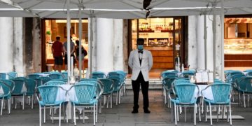 Italy designates national COVID-19 victims day, govt to borrow 25 bln euros for recovery