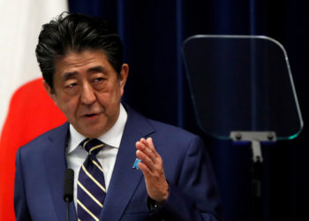Japan's Abe admitted to hospital for health checkup