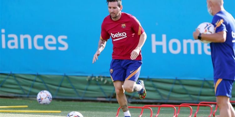 Messi trains alone as Barca reintegration begins