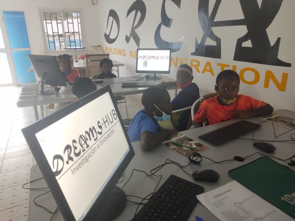 Equatorial Guinea: Dreams Hub, AfriLabs member, baptizes 'Huevos de Cristal, Crystal Eggs’ to its new project with children.