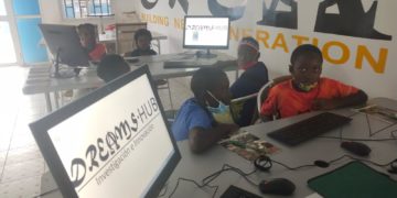 Equatorial Guinea: Dreams Hub, AfriLabs member, baptizes 'Huevos de Cristal, Crystal Eggs’ to its new project with children.