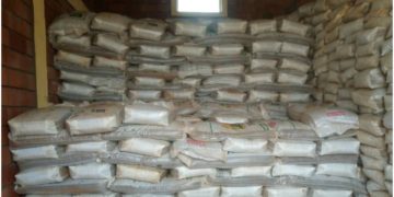 Niger East Senator, Musa distributes three truckloads of fertilizers to farmers