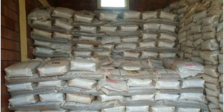 Niger East Senator, Musa distributes three truckloads of fertilizers to farmers