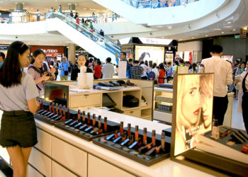China's duty-free giant reports profit growth