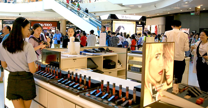 China's duty-free giant reports profit growth