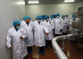 African envoys visit Sinopharm's manufacturing facility