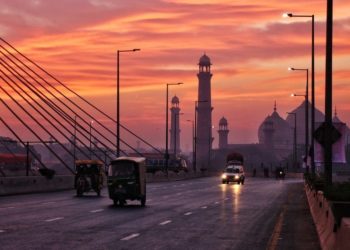 Pakistan invites US firms to bring in investment & advanced technology