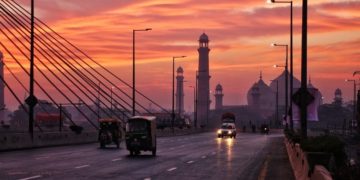 Pakistan invites US firms to bring in investment & advanced technology