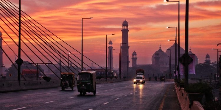 Pakistan invites US firms to bring in investment & advanced technology