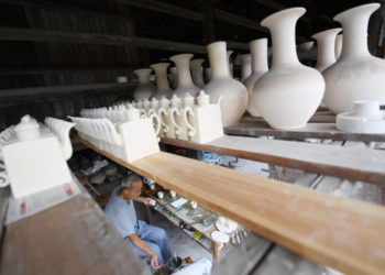 CHINA NEWS: Ceramic capital turns to a modern future