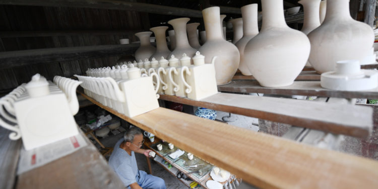 CHINA NEWS: Ceramic capital turns to a modern future
