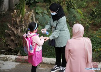 Algerian PM calls for respecting preventive measures following school reopening