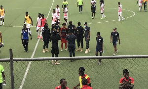 Police officers disregard coronavirus protocols to take picture with Kotoko’s Fabio Gama