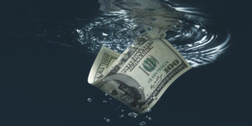 US dollar share of global reserves sinks to lowest since 1995 – IMF