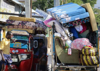 Somalians flee Mogadishu over fear of new armed clashes