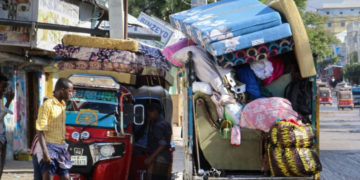 Somalians flee Mogadishu over fear of new armed clashes