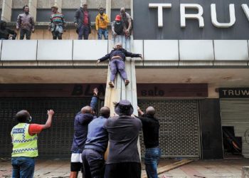 South Africa: Death toll of the erupted unrest climbs to 72