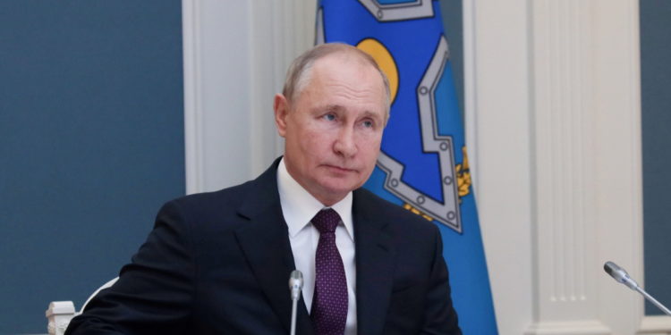 Int´l: Russia flies 500 people out from Afghanistan