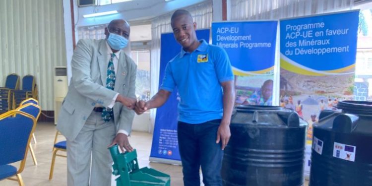 Cameroon: UNDP donates to Small enterprises in development minerals