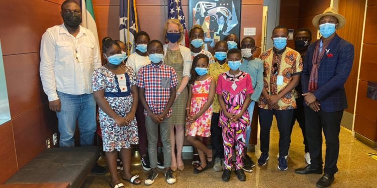 Equatorial Guinea: Dreams Hub visits the US Embassy in Malabo with its ‘Crystal Eggs’