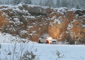 Angry owner blows up his Tesla with 30 kilograms of dynamite