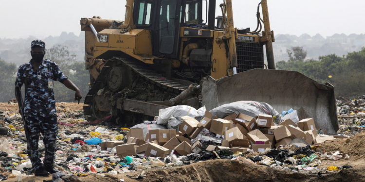 Covid-19: Providing nearly expired vaccines to Africa is immoral, African experts.