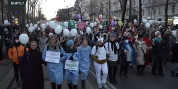 The Austrian government’s plan to make vaccination against Covid-19 mandatory has sparked mass protests
