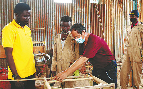 Kigali: Rwandan workers branch out with bamboo crafts