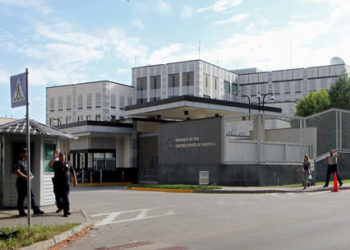 The families of US diplomats have been ordered to leave Ukraine