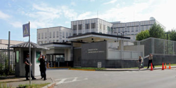 The families of US diplomats have been ordered to leave Ukraine