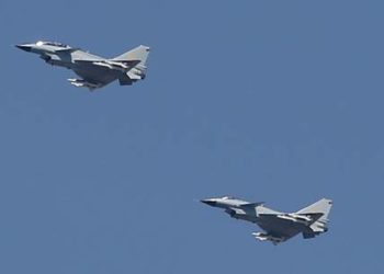 Int´l: Chinese Air Force alarms Taiwan with massive flyby