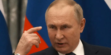 World: Russia & France could go to war, Putin warns Macron