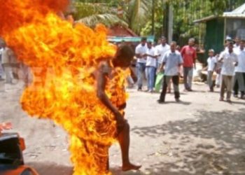 Man sets himself ablaze