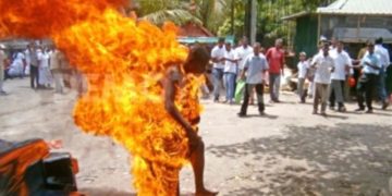 Man sets himself ablaze
